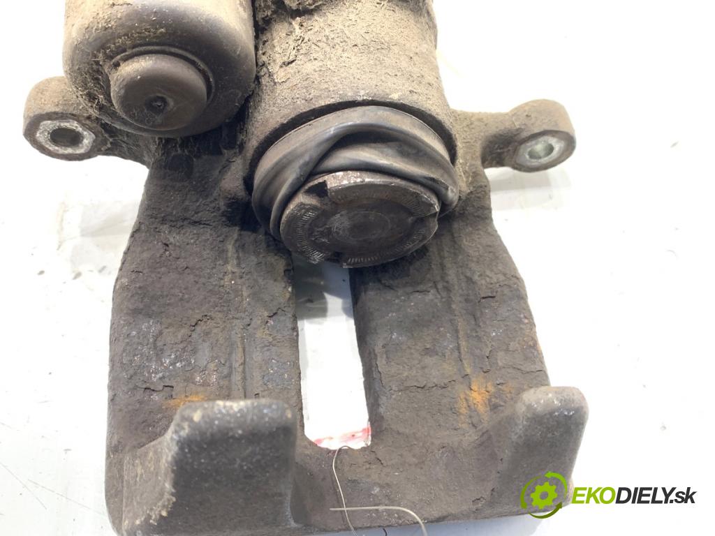 AUDI A6 C7 Kombi 2016 200 kW 3.0 TDI quattro 2967 brzdič třmen levý zadní část