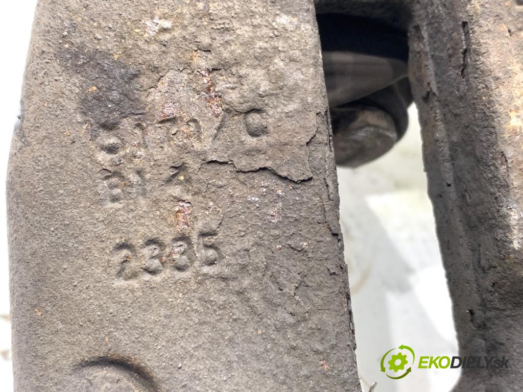 AUDI A6 C7 Kombi 2016 200 kW 3.0 TDI quattro 2967 brzdič třmen levý zadní část