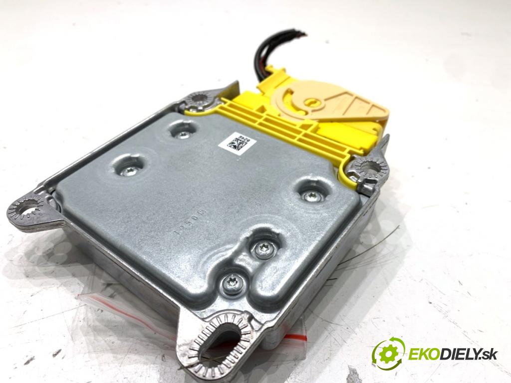 AUDI A6 C7 Kombi 2016 200 kW 3.0 TDI quattro 2967 senzor airbag 4G0907637H (Snímač)