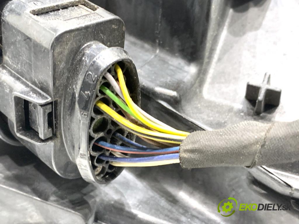 AUDI A6 C7 Kombi 2016 200 kW 3.0 TDI quattro 2967 světlomet levý přední část LED 4G0941005F