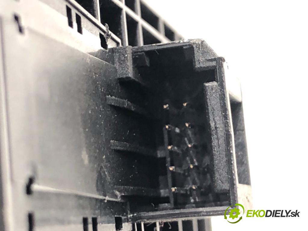 AUDI A6 C7 Kombi 2016 200 kW 3.0 TDI quattro 2967 Prepínač okien 4G0959851 (Prepínacie páčky pod volantom)