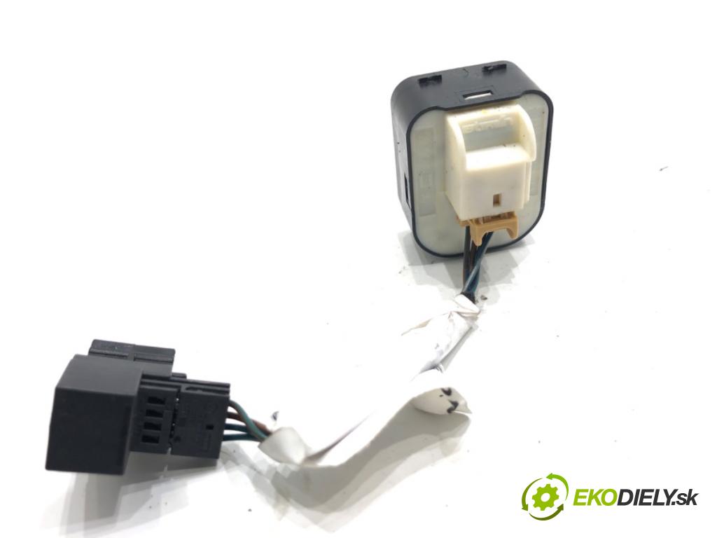 AUDI A6 C7 Kombi 2016 200 kW 3.0 TDI quattro 2967 Prepínač nastavenia spätných zrkadiel 4G0971765 (Prepínacie páčky pod volantom)