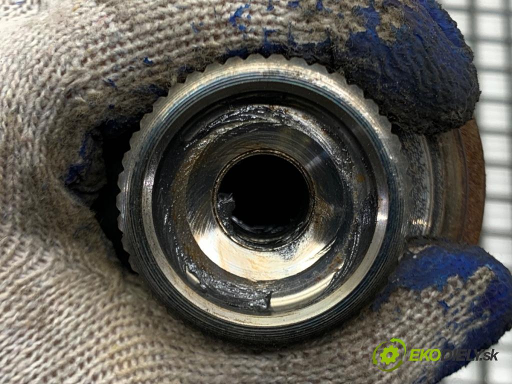 AUDI A6 C7 Kombi 2016 200 kW 3.0 TDI quattro 2967 Poloos pravy zad 8R0501203C