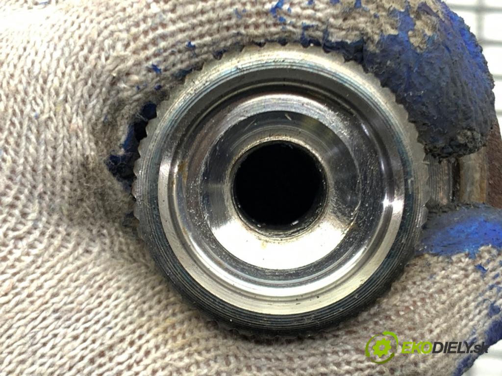 AUDI A6 C7 Kombi 2016 200 kW 3.0 TDI quattro 2967 poloos levý zadní část 8R0501203C