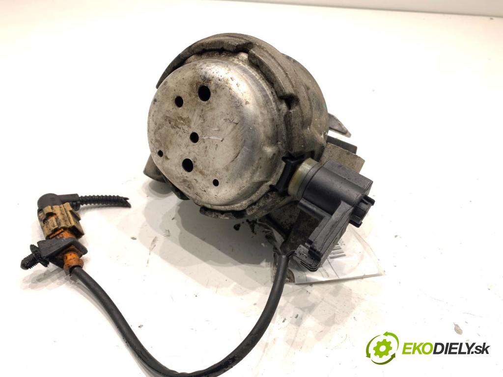 AUDI A6 C7 Kombi 2016 200 kW 3.0 TDI quattro 2967 AirBag motora levý 4G0199381LG