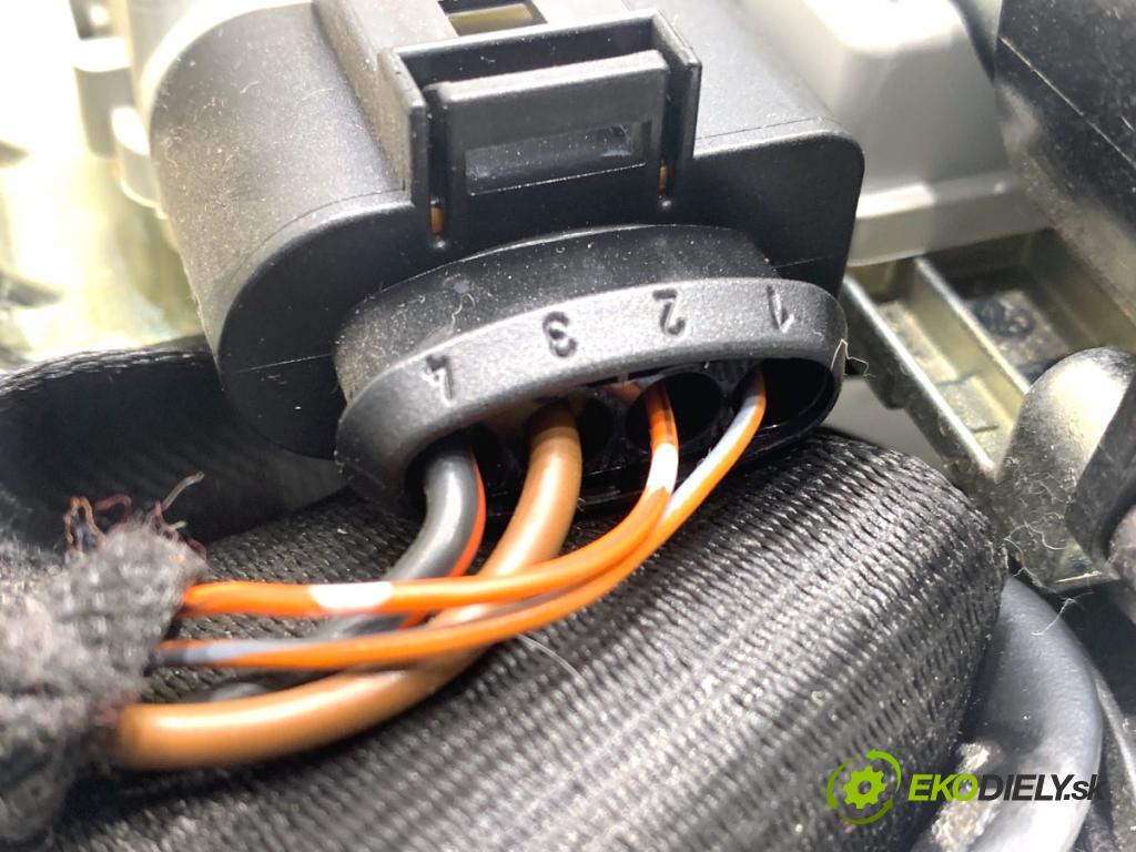 AUDI A6 C7 Kombi 2016 200 kW 3.0 TDI quattro 2967 držák bezpečnost pravý přední část 4G8857706P