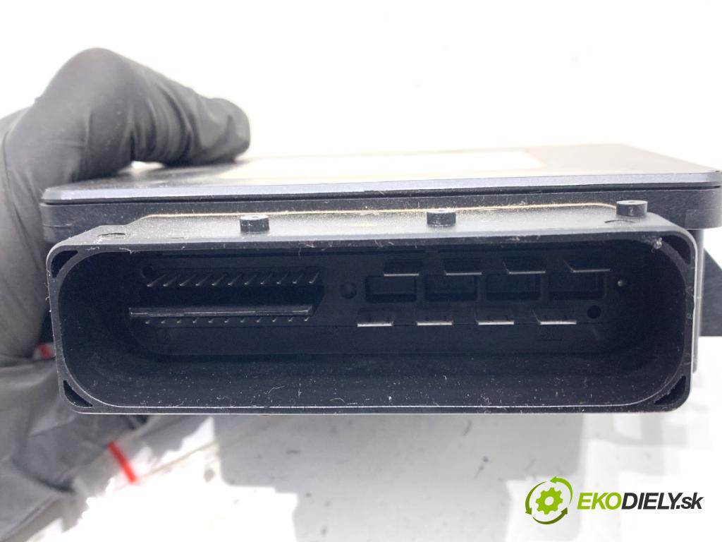 AUDI A6 C7 Kombi 2016 200 kW 3.0 TDI quattro 2967 Modul brzdy ručnej brzdy 4H0907801H