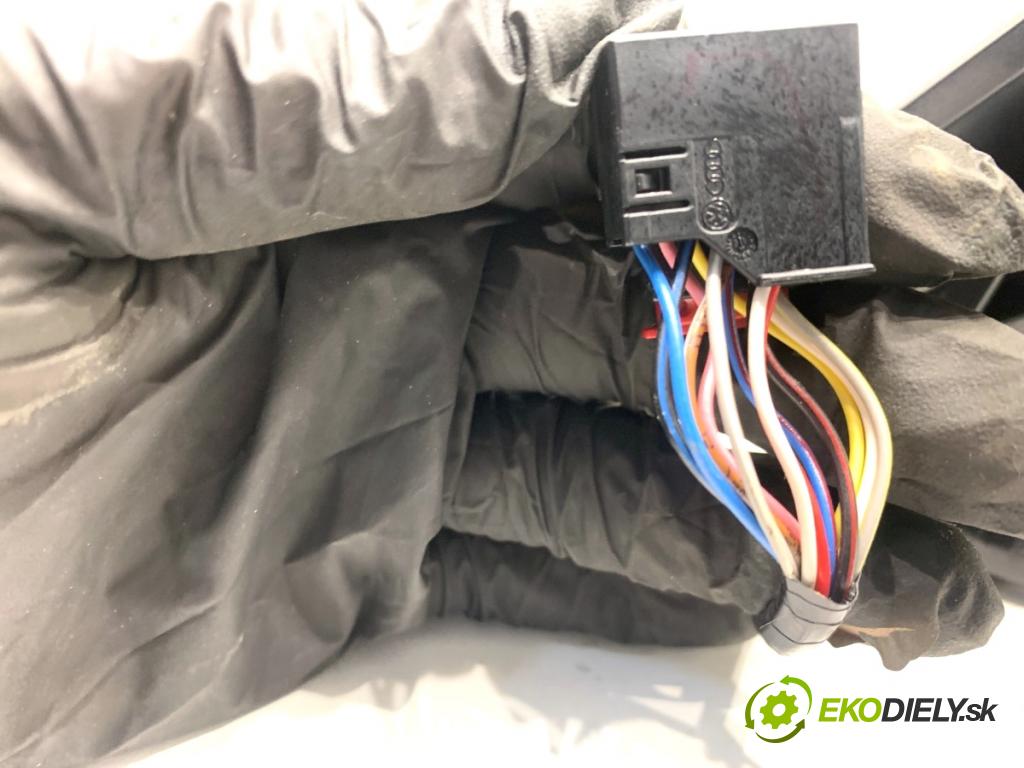 AUDI A6 C7 Kombi 2016 200 kW 3.0 TDI quattro 2967 zpětné zrcátko pravý LY9T