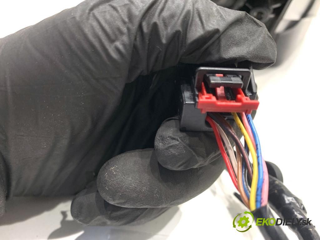 AUDI A6 C7 Kombi 2016 200 kW 3.0 TDI quattro 2967 zpětné zrcátko levý LY9T