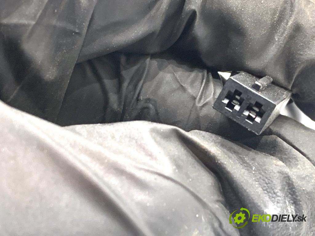 AUDI A6 C7 Kombi 2016 200 kW 3.0 TDI quattro 2967 světlo brzdových světel 4G9945097