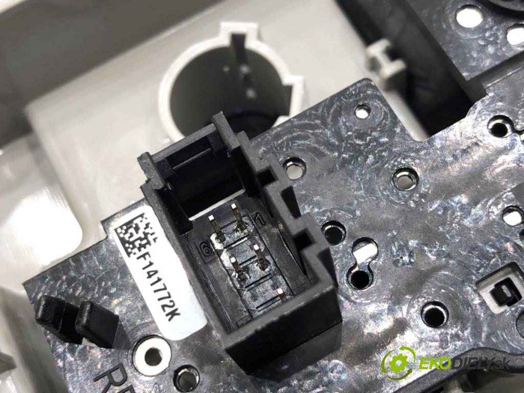 AUDI A6 C7 Kombi 2016 200 kW 3.0 TDI quattro 2967 Svetlo stropné 4G0947135