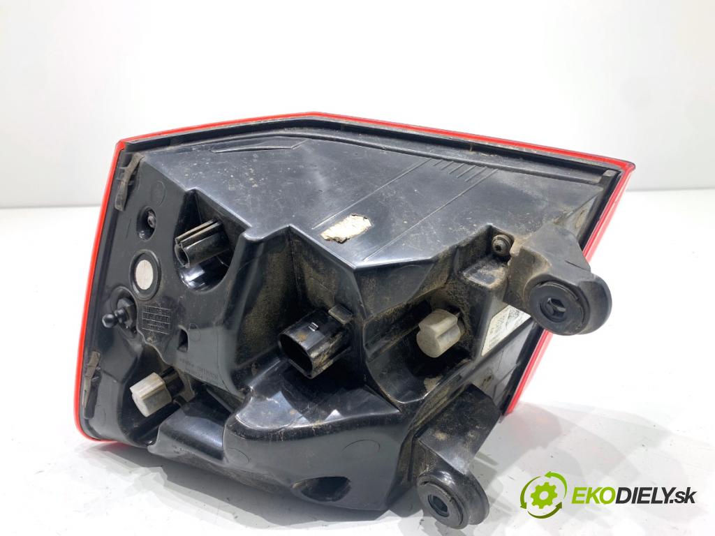 AUDI A6 C7 Kombi 2016 200 kW 3.0 TDI quattro 2967 světlo levý zadní část 4G9945095E