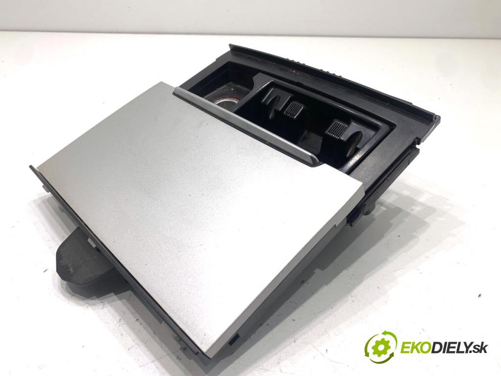 AUDI A6 C7 Kombi 2016 200 kW 3.0 TDI quattro 2967 popelník 4G0857951A