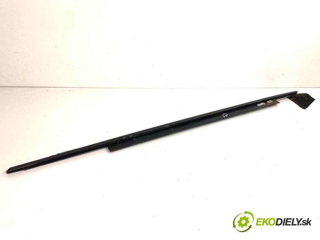 AUDI A6 C7 Kombi 2016 200 kW 3.0 TDI quattro 2967 lišta Sbírání: přední část levý 4G0853283