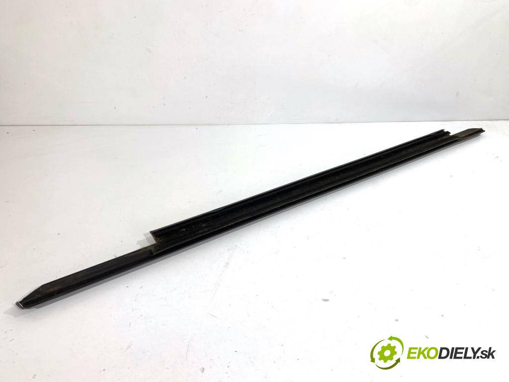 AUDI A6 C7 Kombi 2016 200 kW 3.0 TDI quattro 2967 lišta Sbírání: zadní část pravý 4G0853764