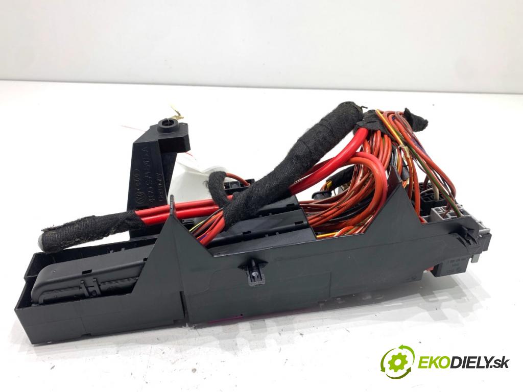 AUDI A6 C7 Kombi 2016 200 kW 3.0 TDI quattro 2967 Skrinka poistková 4G0971845A (Poistková skrinka)