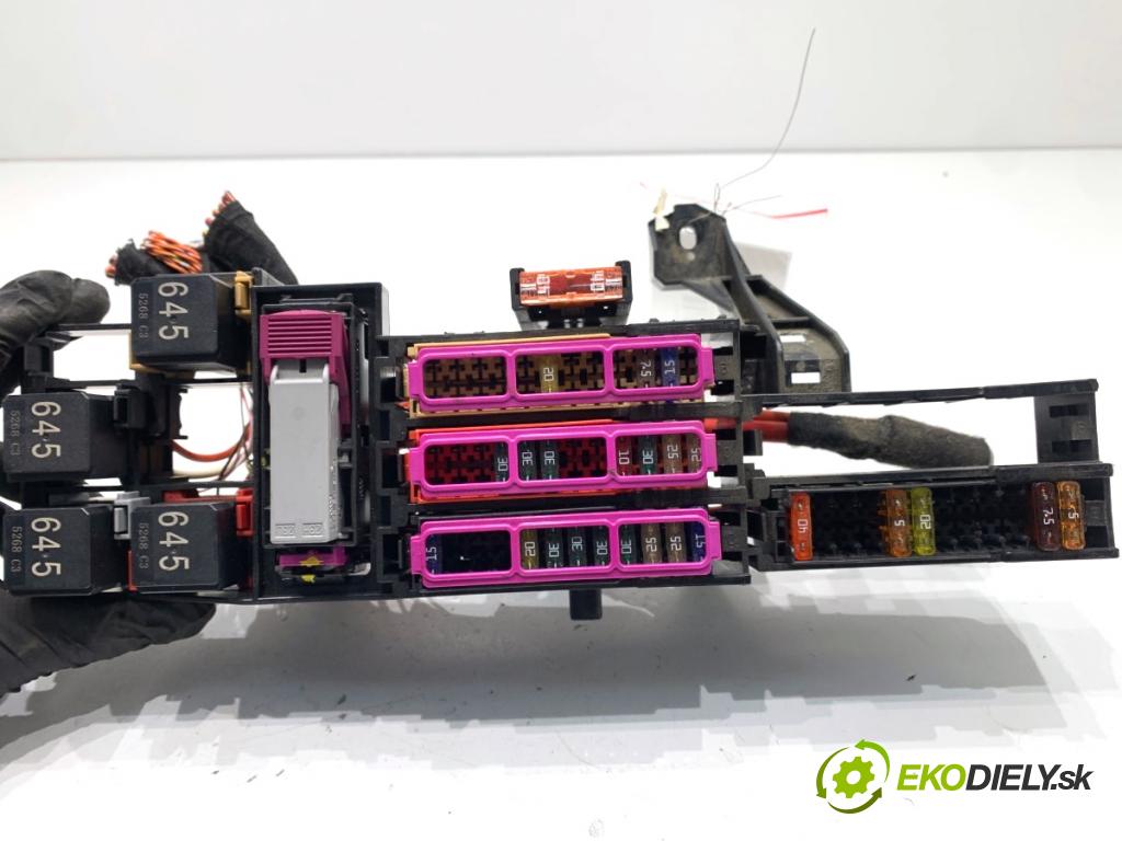 AUDI A6 C7 Kombi 2016 200 kW 3.0 TDI quattro 2967 Skrinka poistková 4G0971845A (Poistková skrinka)