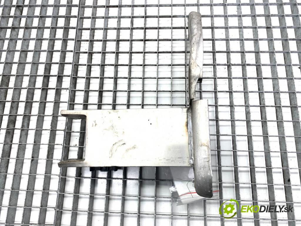 AUDI A6 C7 Kombi 2016 200 kW 3.0 TDI quattro 2967 držák mačkání přední část pravá 4G0807134F