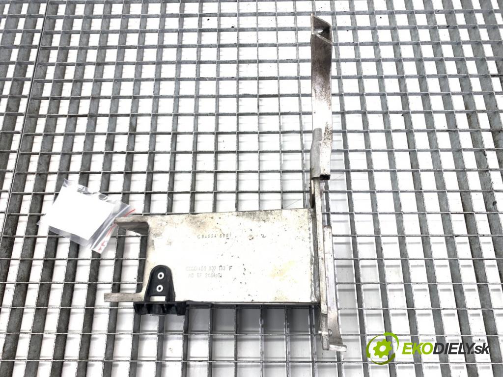 AUDI A6 C7 Kombi 2016 200 kW 3.0 TDI quattro 2967 držák mačkání přední část levá strana 4G0807133F