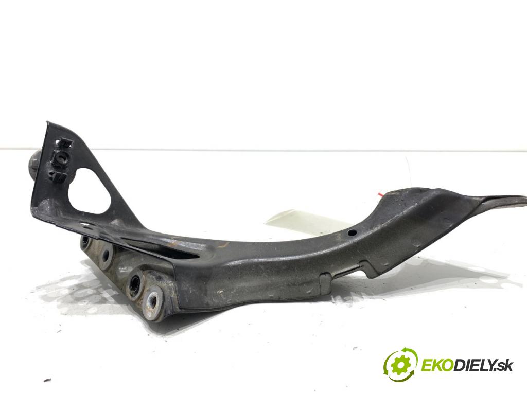 AUDI A6 C7 Kombi 2016 200 kW 3.0 TDI quattro 2967 Uchytenie blatníka pravy predný 4G0821136A