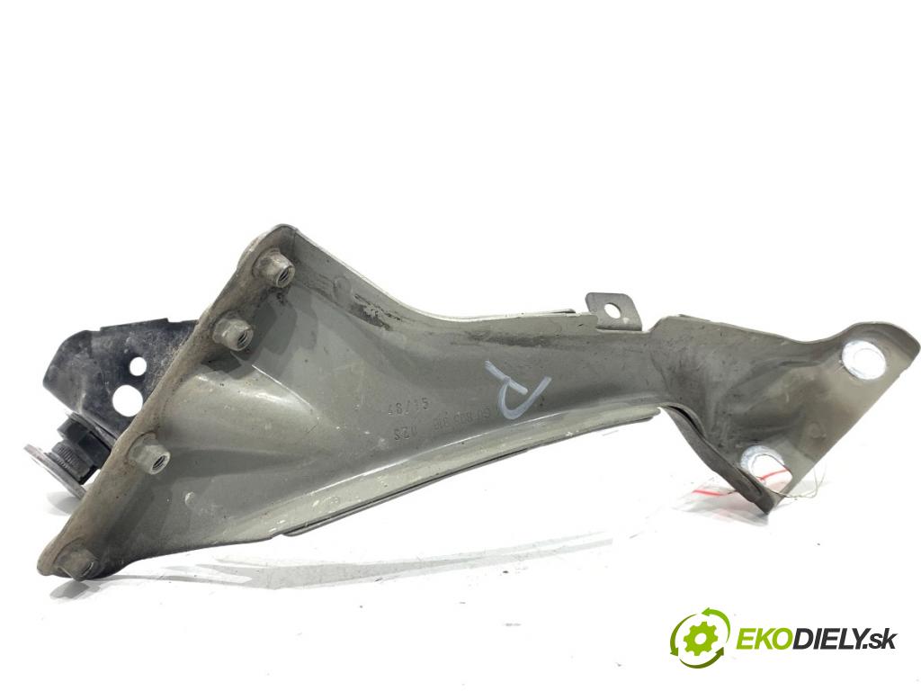 AUDI A6 C7 Kombi 2016 200 kW 3.0 TDI quattro 2967 Uchytenie blatníka pravy predný 4G0821136A