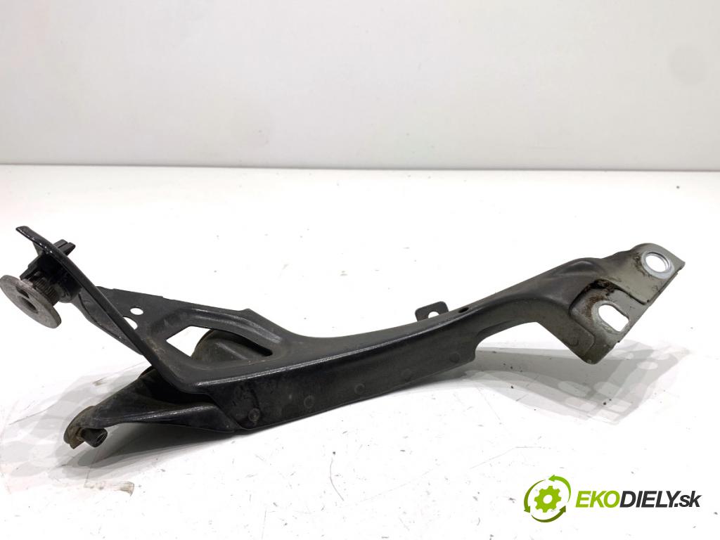 AUDI A6 C7 Kombi 2016 200 kW 3.0 TDI quattro 2967 uchycení blatníka levý přední část 4G0821135A