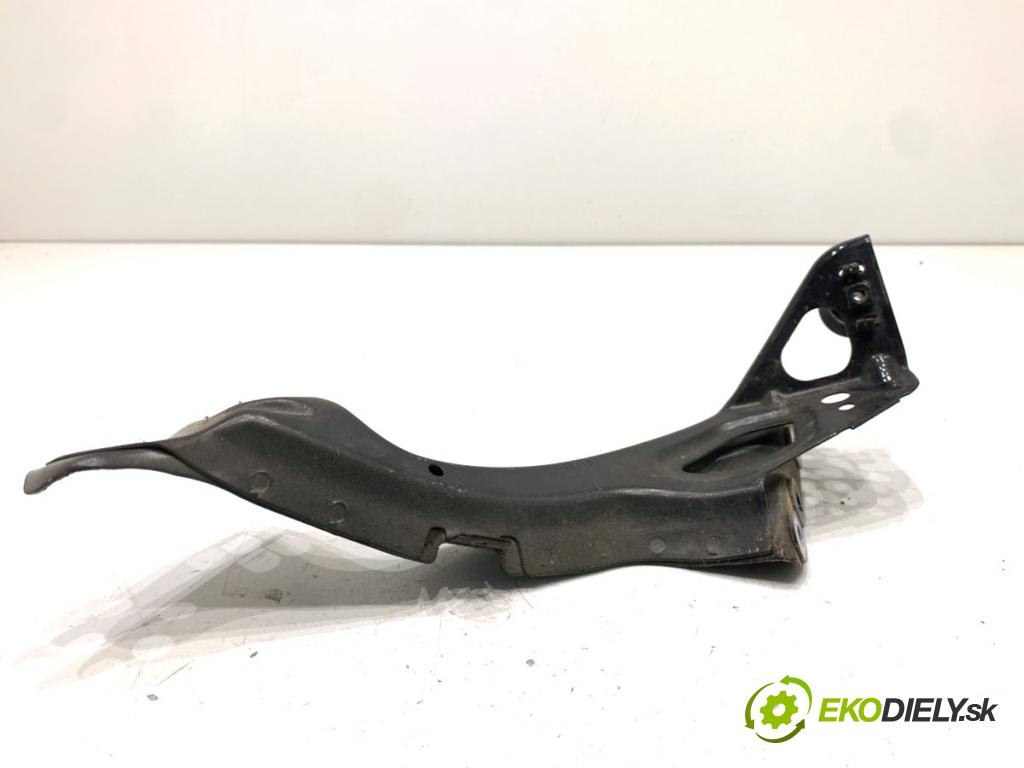 AUDI A6 C7 Kombi 2016 200 kW 3.0 TDI quattro 2967 uchycení blatníka levý přední část 4G0821135A