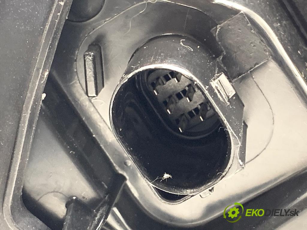 AUDI A6 C7 Kombi 2016 200 kW 3.0 TDI quattro 2967 světlo zadní část levá strana vnitřní  (Klika dveří ostatní)