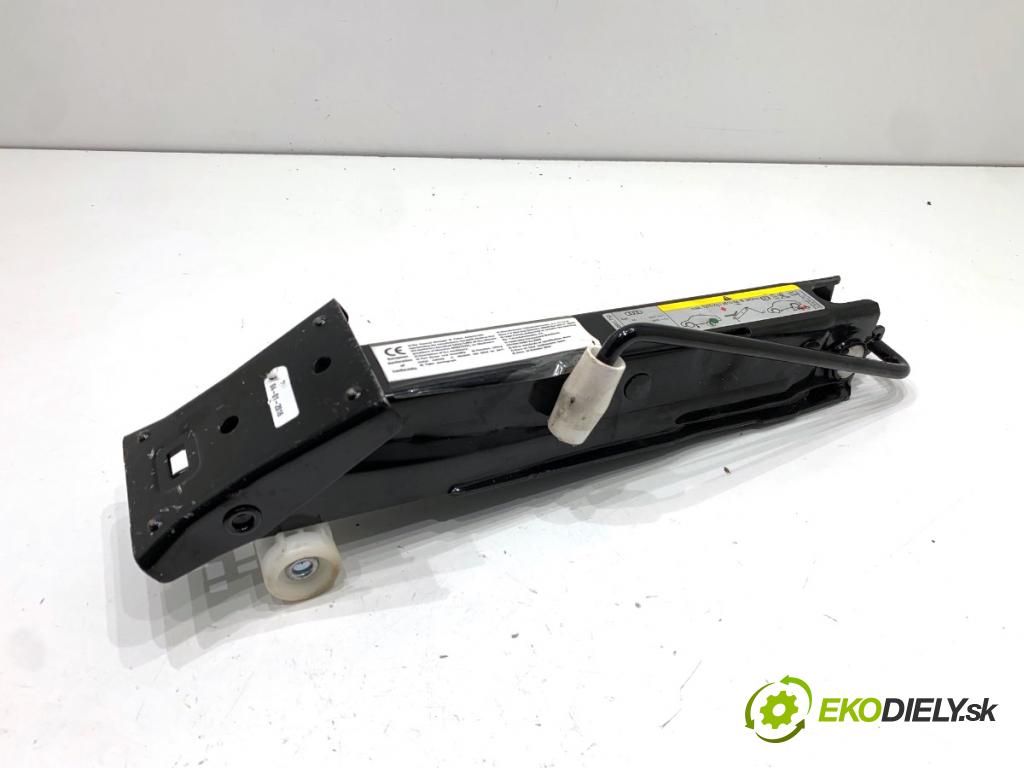 AUDI A6 C7 Kombi 2016 200 kW 3.0 TDI quattro 2967 ZVEDÁK: - mechanismus 