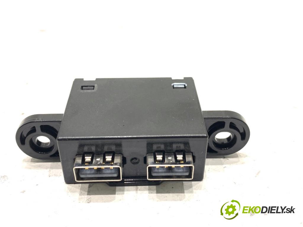 MG (SAIC) HS SUV 2024 124 kW 1.5 20 T 1490 HNÍZDO: USB 11139913