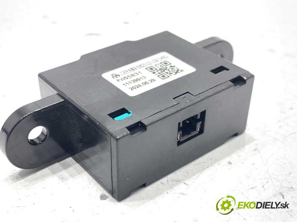 MG (SAIC) HS SUV 2024 124 kW 1.5 20 T 1490 HNÍZDO: USB 11139913