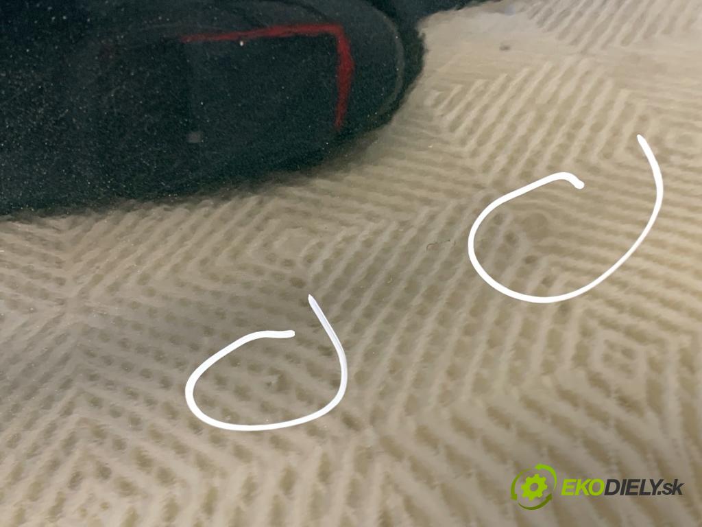 AUDI A4 B8 sedan 2009 105 kW 2.0 TDI 1968 Dvere ľavy zad LZ6E: LZ6E