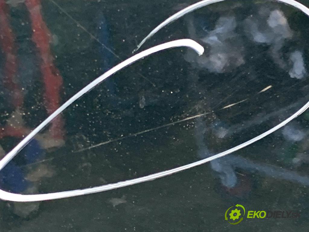 AUDI A4 B8 sedan 2009 105 kW 2.0 TDI 1968 Dvere ľavy zad LZ6E: LZ6E