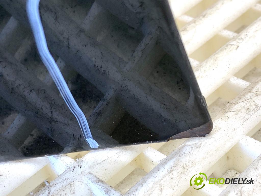 AUDI A4 B8 sedan 2009 105 kW 2.0 TDI 1968 Dvere ľavy predný LZ6E: LZ6E