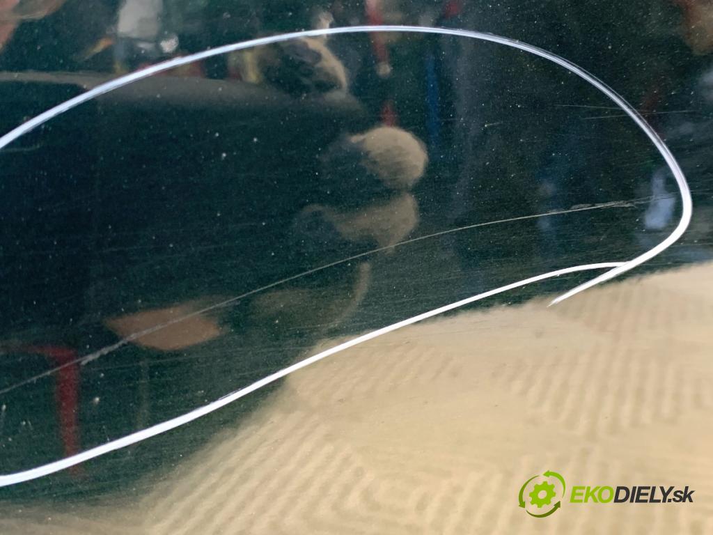 AUDI A4 B8 sedan 2009 105 kW 2.0 TDI 1968 Dvere ľavy predný LZ6E: LZ6E