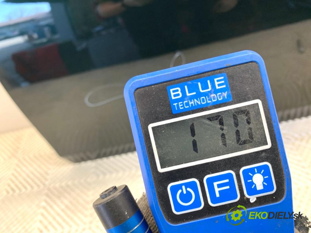 AUDI A4 B8 sedan 2009 105 kW 2.0 TDI 1968 Dvere ľavy predný LZ6E: LZ6E