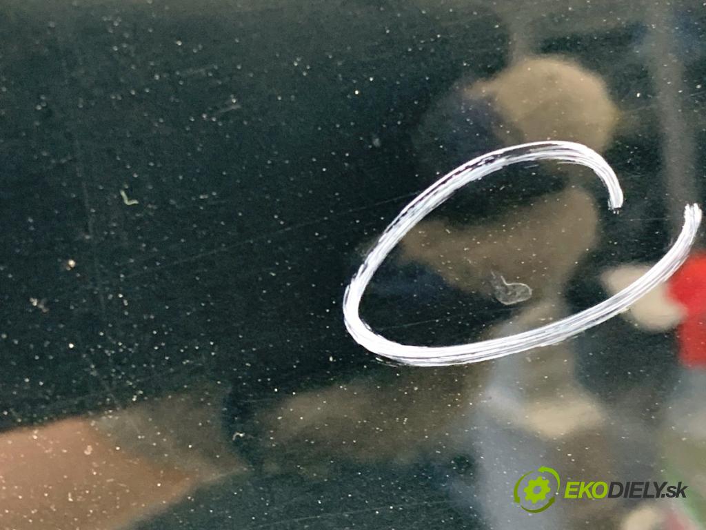 AUDI A4 B8 sedan 2009 105 kW 2.0 TDI 1968 dveře pravý přední část LZ6E LZ6E