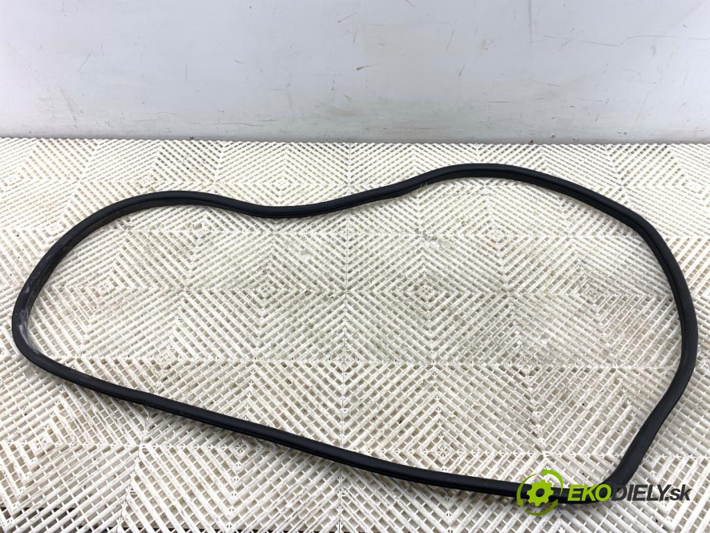 MG (SAIC) HS SUV 2024 124 kW 1.5 20 T 1490 těsnění dveře zadní část pravá  (Karoserie ostatní)