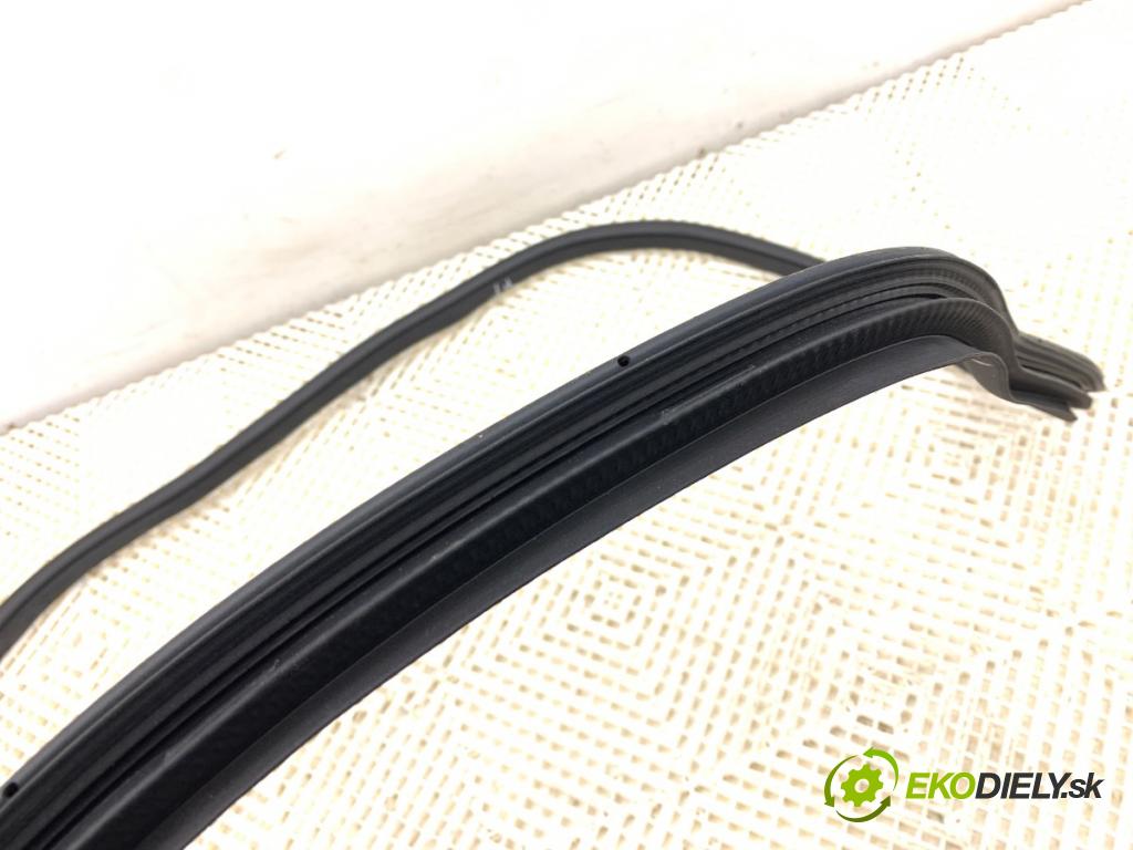 MG (SAIC) HS SUV 2024 124 kW 1.5 20 T 1490 tesnenie Dvere zad pravá  (Karoséria ostatné)