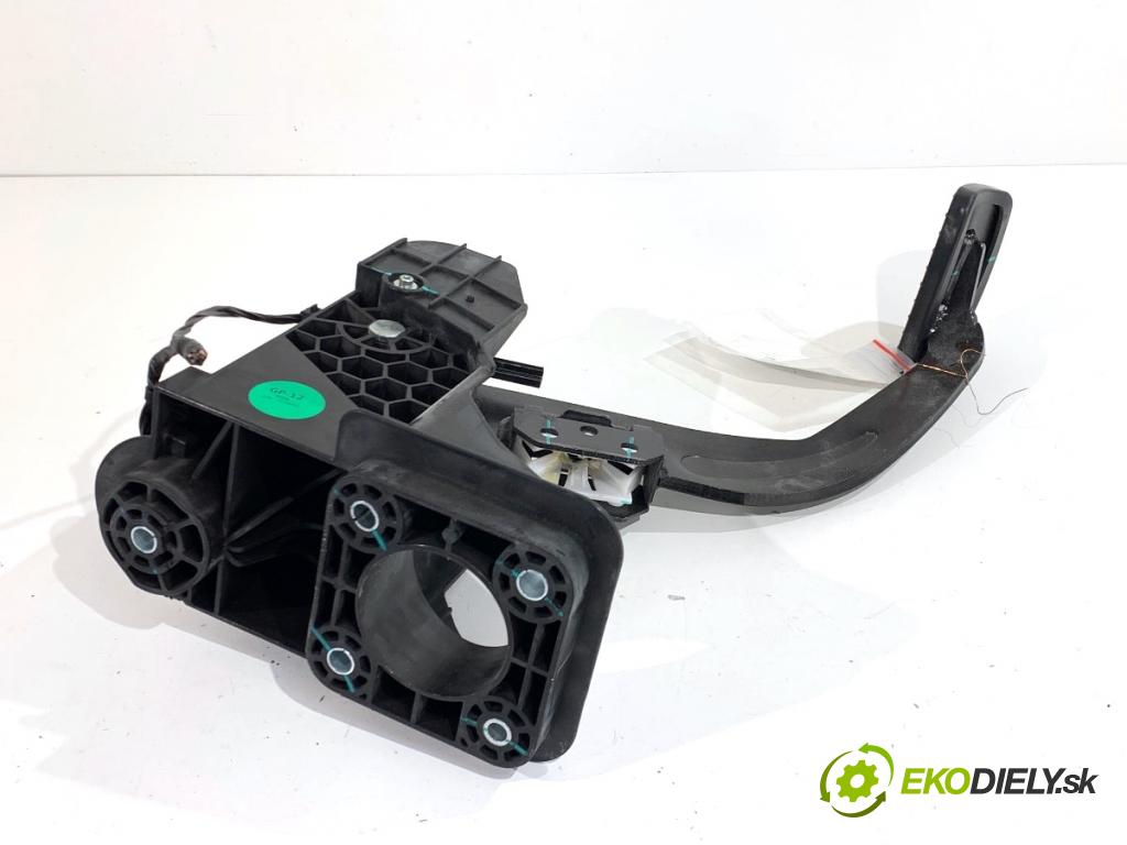 MG (SAIC) HS SUV 2024 124 kW 1.5 20 T 1490 pedal brzdy 11545762