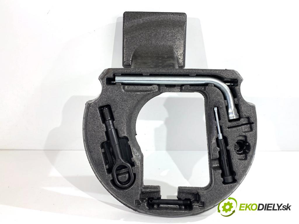 AUDI A6 C7 Kombi 2016 200 kW 3.0 TDI quattro 2967 vložka kufra Súprava OPRAVA: 4G0012109F