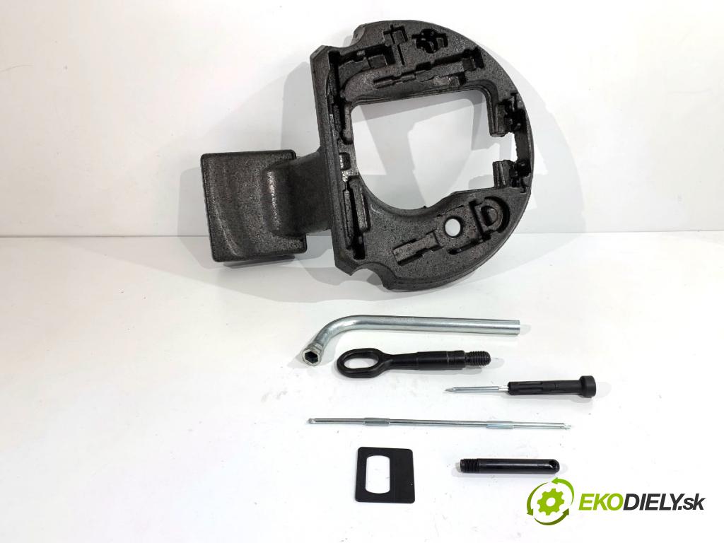 AUDI A6 C7 Kombi 2016 200 kW 3.0 TDI quattro 2967 vložka kufra Súprava OPRAVA: 4G0012109F