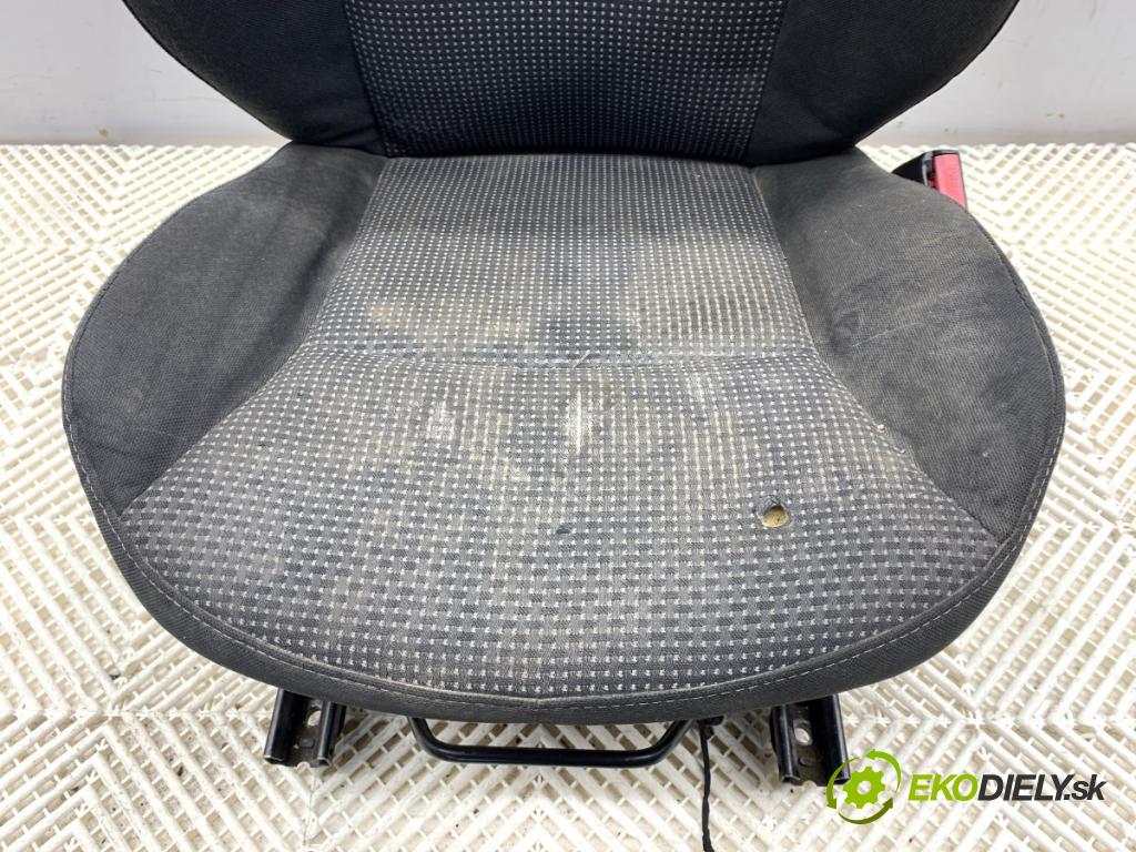 MERCEDES-BENZ CITAN Nadwozie pełne/minivan 2014 81 kW 111 CDI (415.603, 415.605) 1461 Sedadlo pravy predný