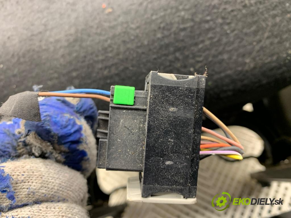 MERCEDES-BENZ CITAN Nadwozie pełne/minivan 2014 81 kW 111 CDI (415.603, 415.605) 1461 Sedadlo pravy predný