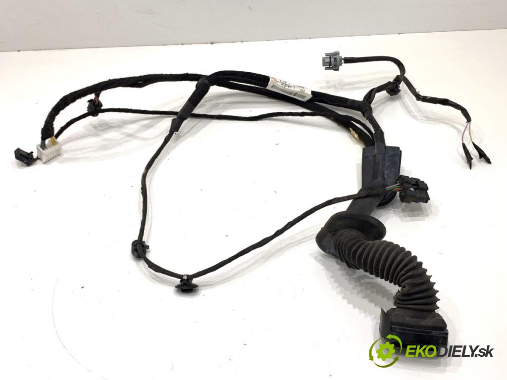 MERCEDES-BENZ CITAN Nadwozie pełne/minivan 2014 81 kW 111 CDI (415.603, 415.605) 1461 káblovačka dveře přední část levý 241259079R