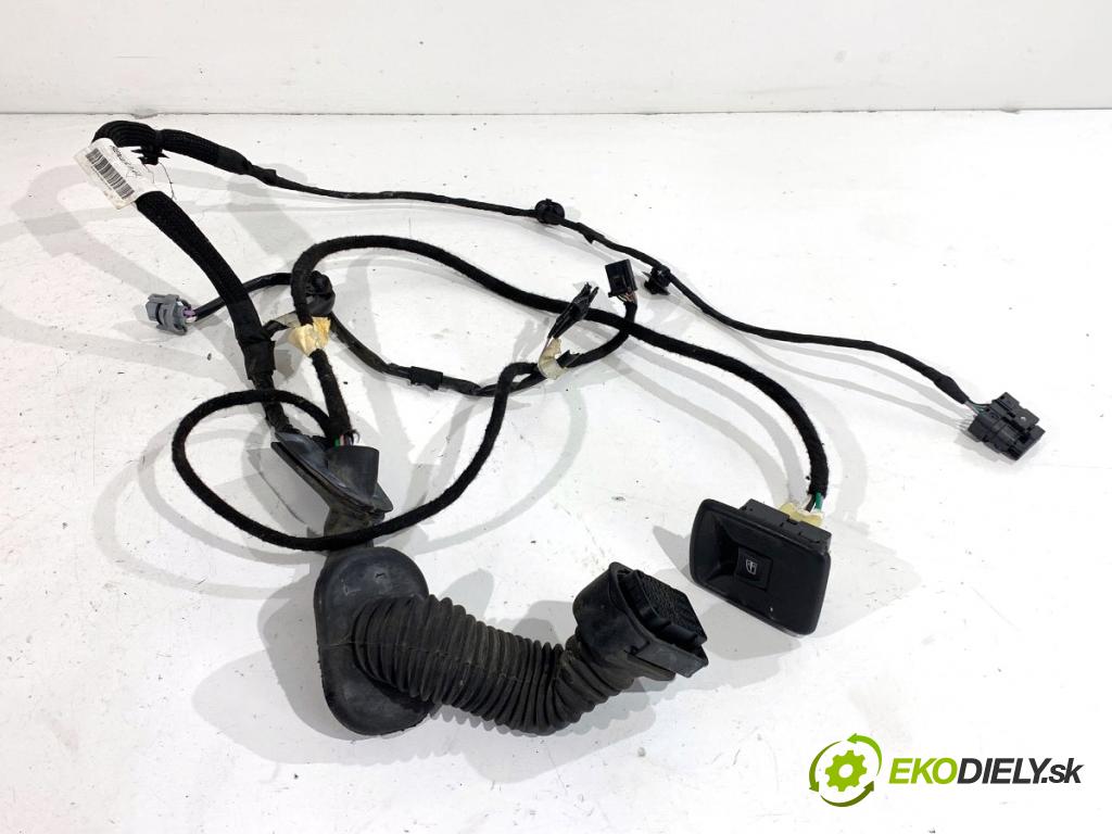 MERCEDES-BENZ CITAN Nadwozie pełne/minivan 2014 81 kW 111 CDI (415.603, 415.605) 1461 Káblovačka Dvere predný pravy 241247677R