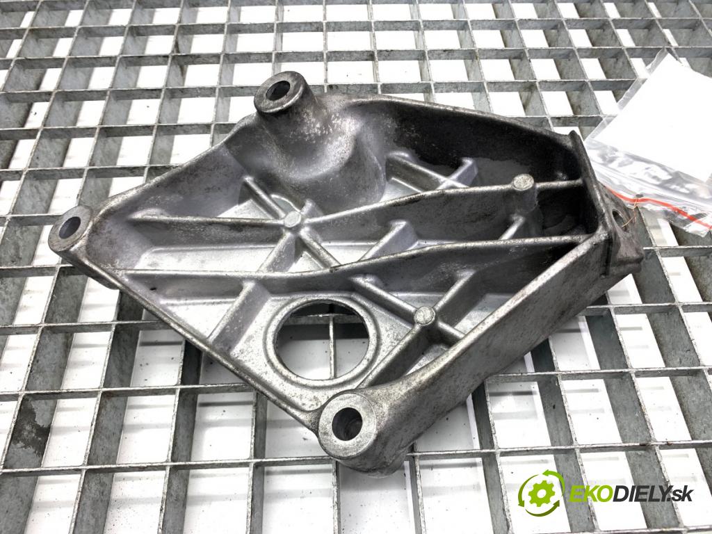 BMW F31 Kombi 2014 135 kW 320 d xDrive 1995 Držiak Motor 6784825