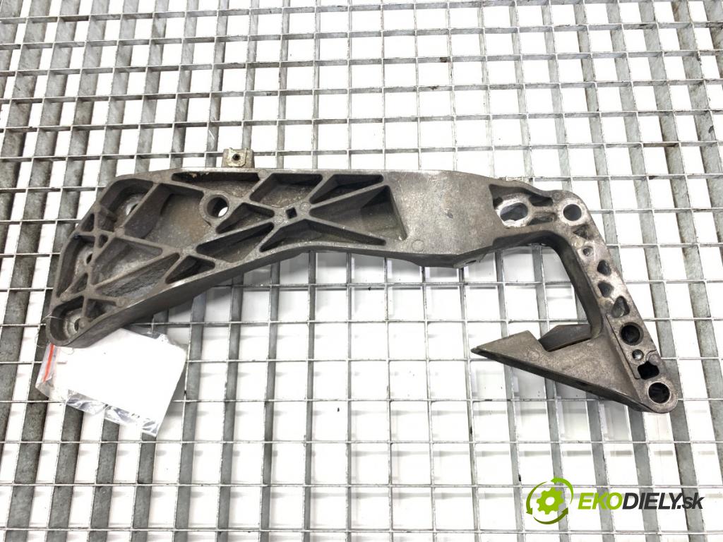 BMW F31 Kombi 2014 135 kW 320 d xDrive 1995 držák převodovky