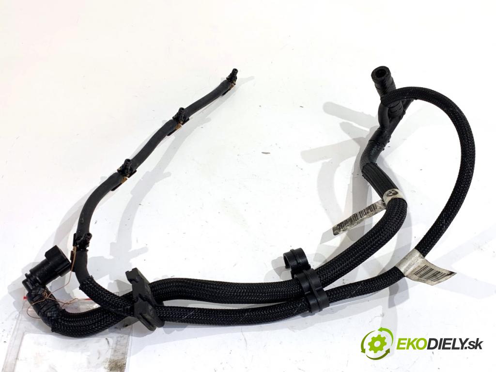 BMW F31 Kombi 2014 135 kW 320 d xDrive 1995 trubka PALIVO: 7810786