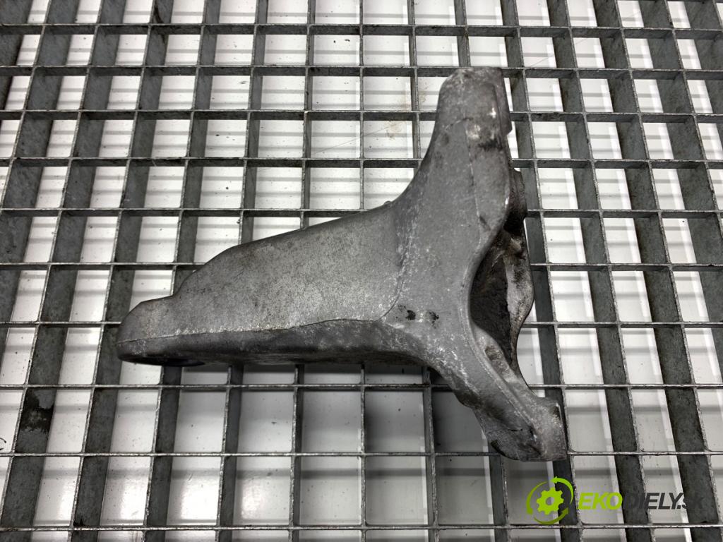 BMW F31 Kombi 2014 135 kW 320 d xDrive 1995 Držiak Motor 6784826